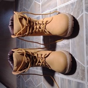 Forever, size 8, tan women's fashion work boots